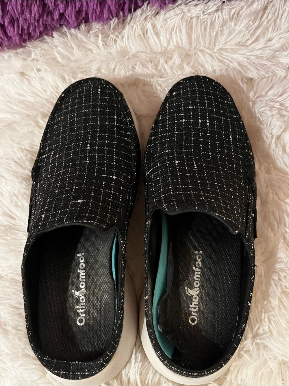 OrthoComfor™ Women's Black Slip-On Moccasins with Quilted Pattern